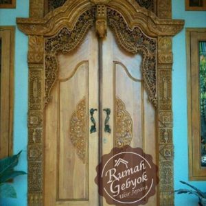 Gapura Gebyok Sampar Putus