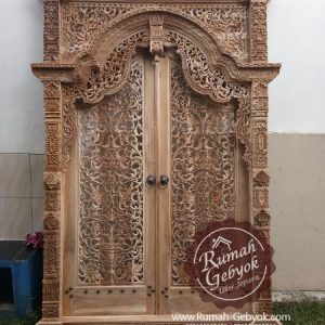 Gapura Gebyok Pintu Krawangan