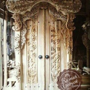 Gapura Gebyok Motif Barong