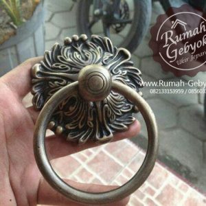tarikan pintu antik 19