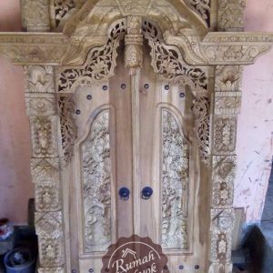 jendela ukir relief