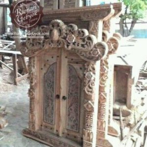 jendela ukir bali